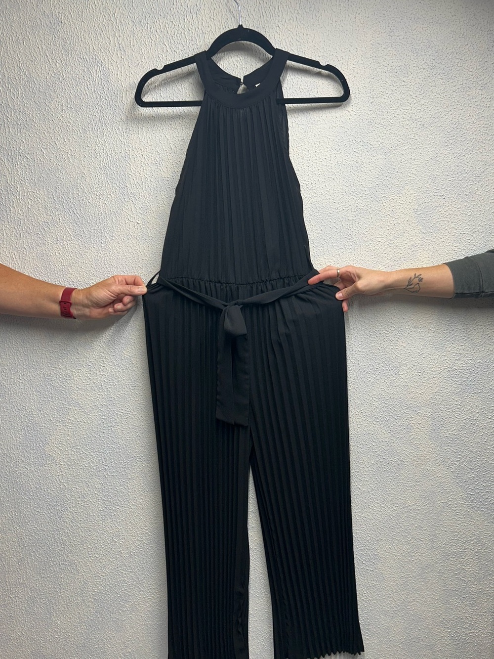 Sleeveless Black Pleated Halter Jumpsuit with Waist Tie